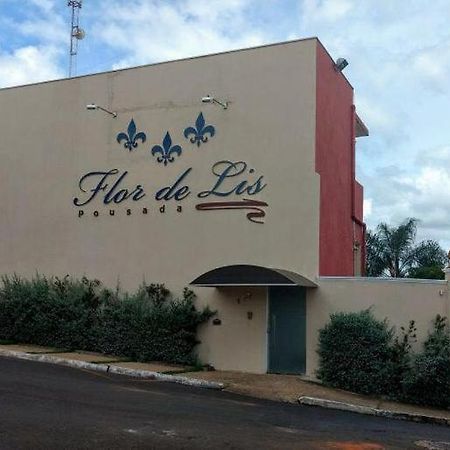 Pousada Flor De Lis Olímpia Esterno foto