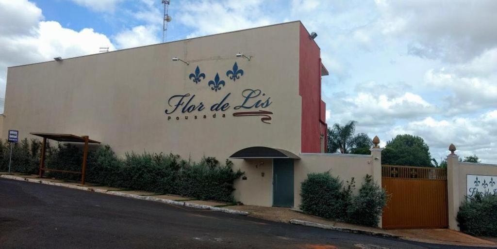 Pousada Flor De Lis Olímpia Esterno foto